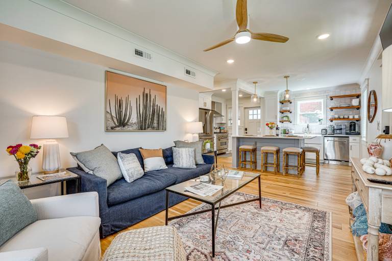 Dtwn Retreat w/ Game Room! Walk to Hampton Park — photo 4