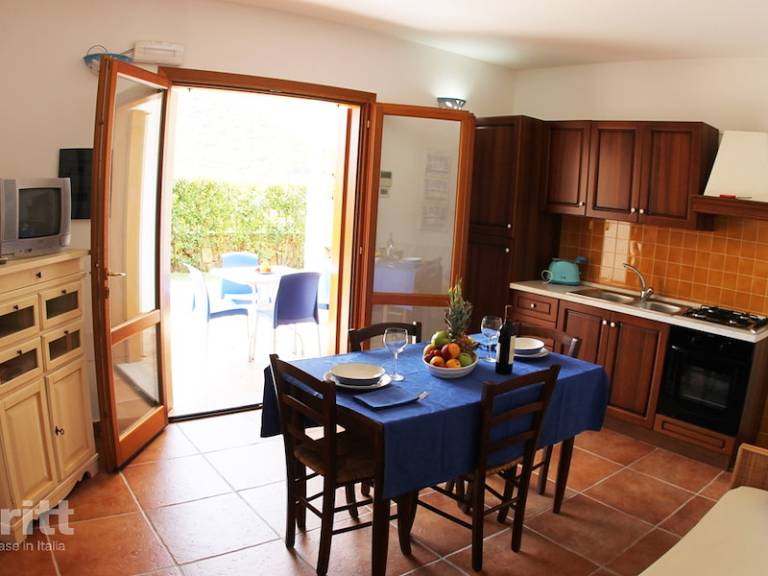 Vacation home with terrace, barbeque & yard — photo 2