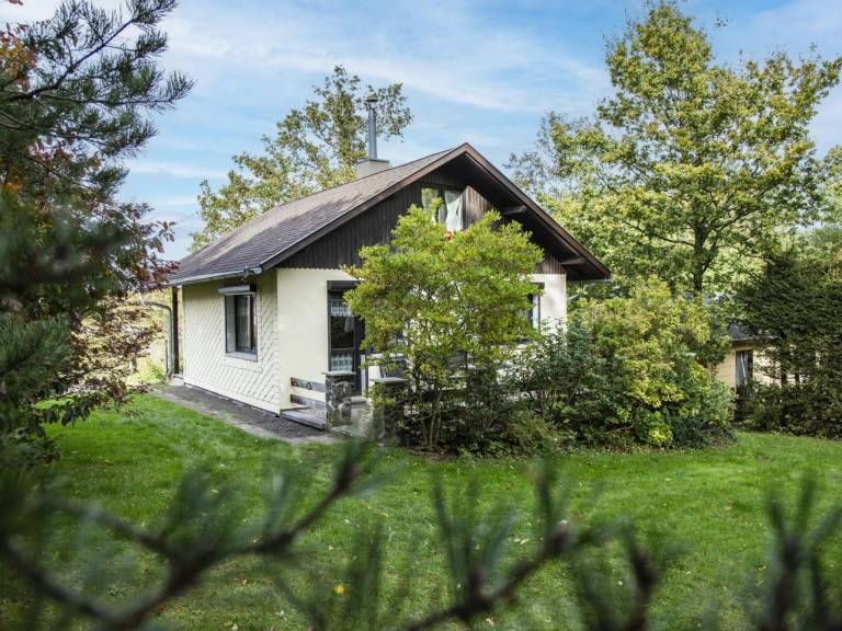 Ferienhaus mit Ofen & Sauna im Thüringer Wald
