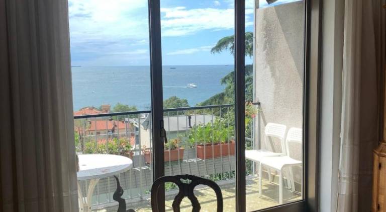 Apartment with terrace & yard in Trieste