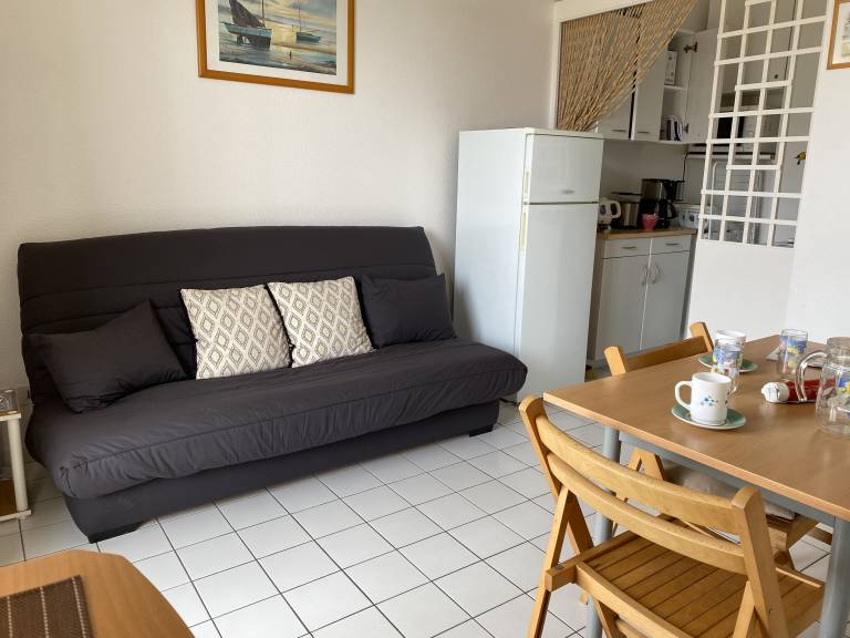 Rental apartment with patio & pool — photo 2