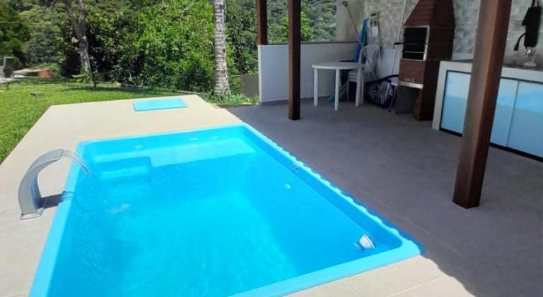 House with pool — photo 4