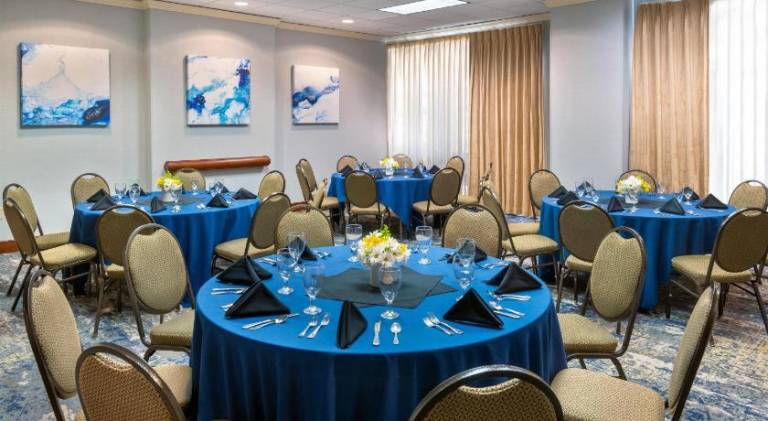 Hampton Inn & Suites Kansas City-Country Club Plaza — photo 4
