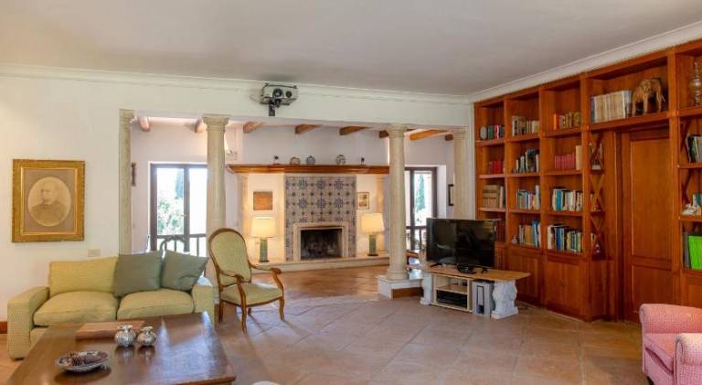 Villa with pool — photo 3