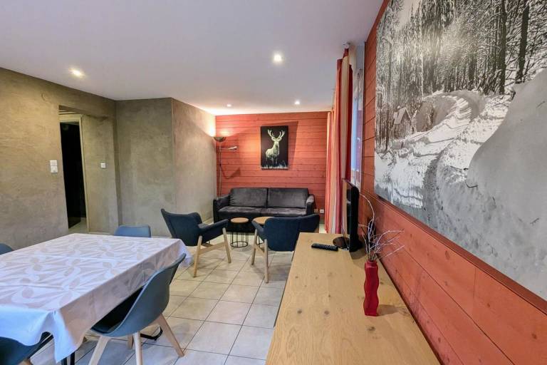 Apartment with BBQ, terrace & yard — photo 2