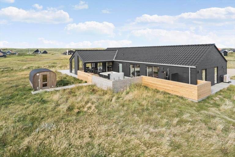 Fully equipped pleasant house with hot tub, terrace & sauna | Pets allowed in Harboore