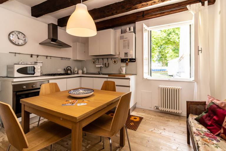 Apartment with 1 room for 5 persons in Venice