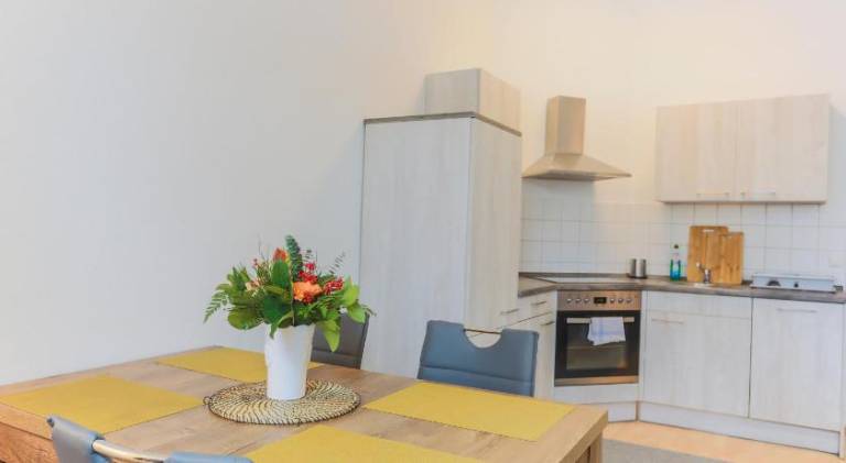 Serviced apartment with terrace & yard — photo 4