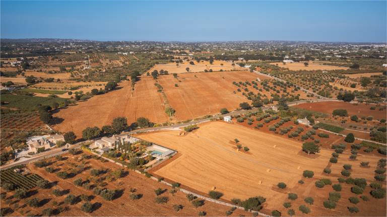 Villa with private pool, barbeque & yard — photo 3