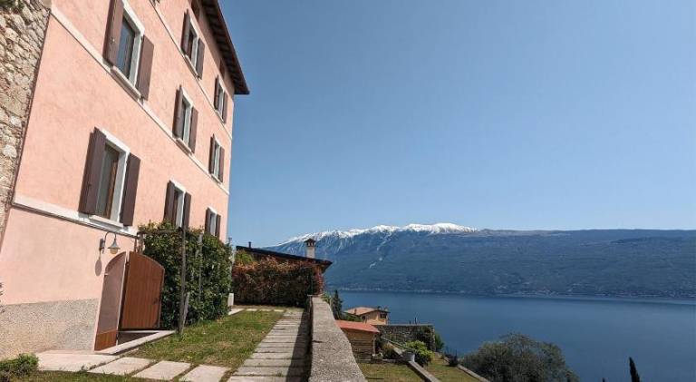 Apartment with 2 rooms for 4 persons in Gargnano