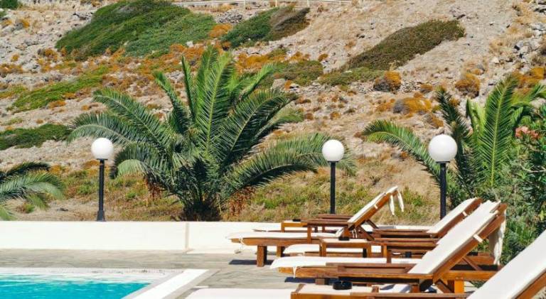 Serviced apartment with patio, pool & garden in Patmos