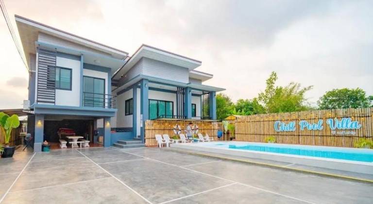 Vacation home with barbecue & private pool — photo 3