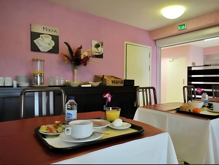 Contact Hotel - Prim Witry - Reims Nord — photo 5