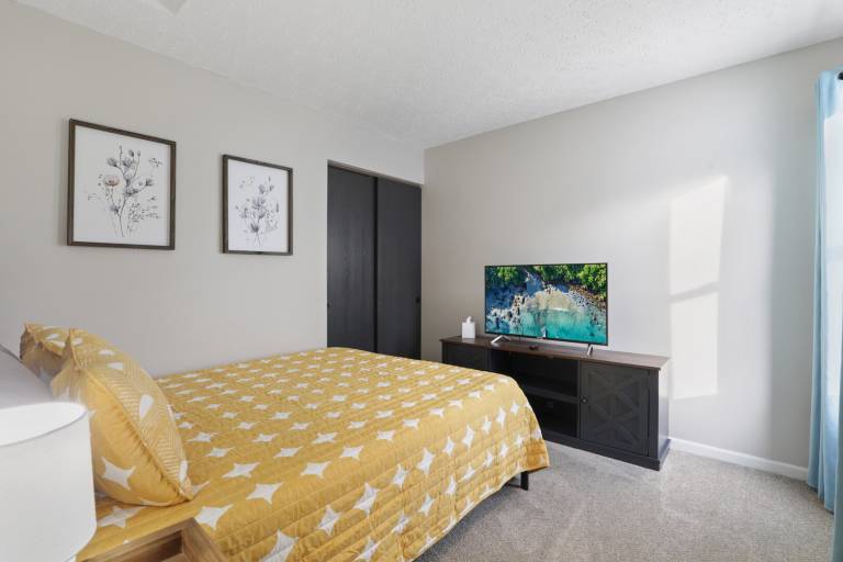 Children-friendly big vacation home with pool & yard | Pets are welcome — photo 4