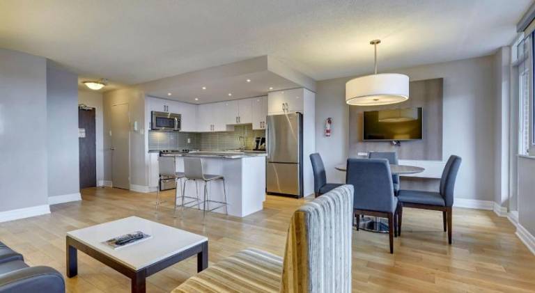 Town Inn Suites — photo 2