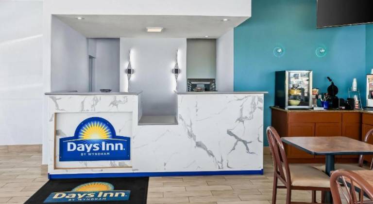 Days Inn by Wyndham Salina South — photo 4