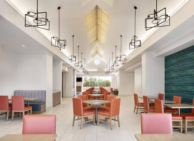 Embassy Suites by Hilton Tampa Airport Westshore — photo 4