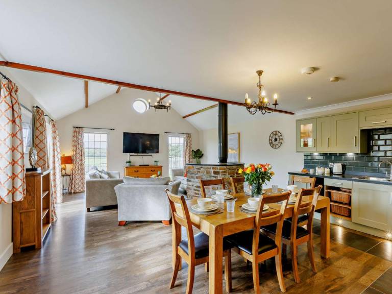 Fully equipped pleasant cottage with yard, jacuzzi & BBQ | Pets allowed — photo 4