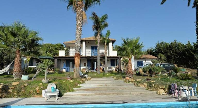 Holiday apartment with pool in Agrigento