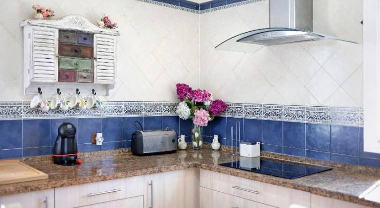 Fully equipped ample house with barbeque, private pool & garden | Pet-friendly — photo 3