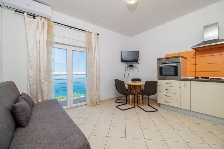 Nice holiday apartment with patio & barbeque | Sea view | Dogs allowed — photo 2