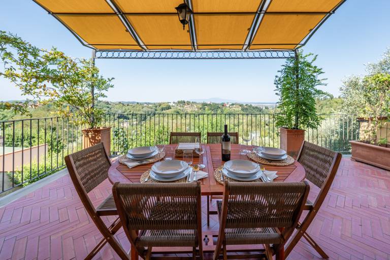 Apartment with BBQ, yard & patio — photo 5