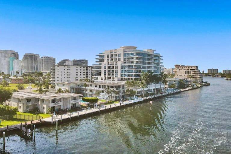 Vistamar Waterfront Beach Abode -Walk to the Beach — photo 5