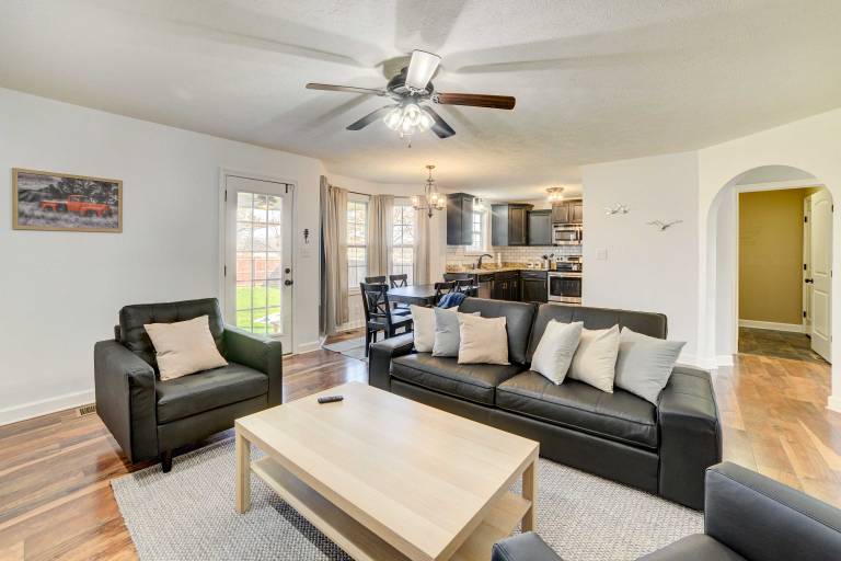 Great for Families! Serene Retreat in Clarksville — photo 3