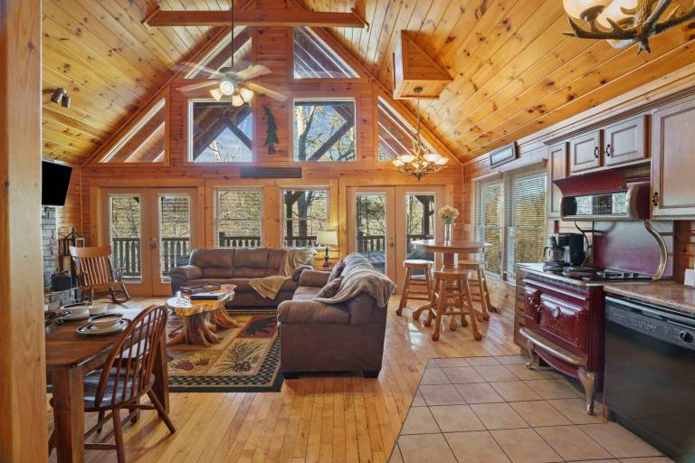 Cozy Mountain Retreat with Private Hot Tub — photo 4