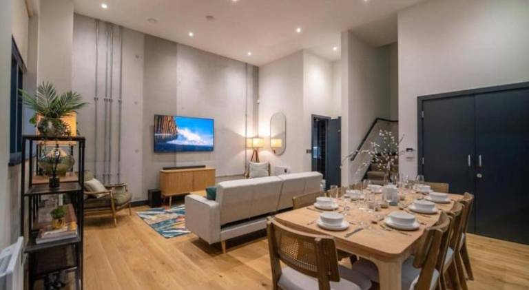 Vacation home | Next to Manchester Cathedral | Good for workation | Pets are welcome — photo 3