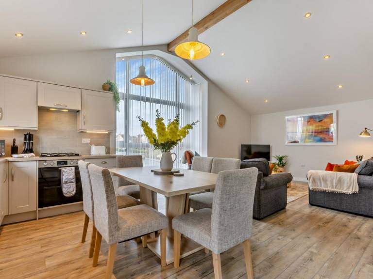 Fully equipped apartment with patio, jacuzzi & yard | Pets are welcome in Bideford