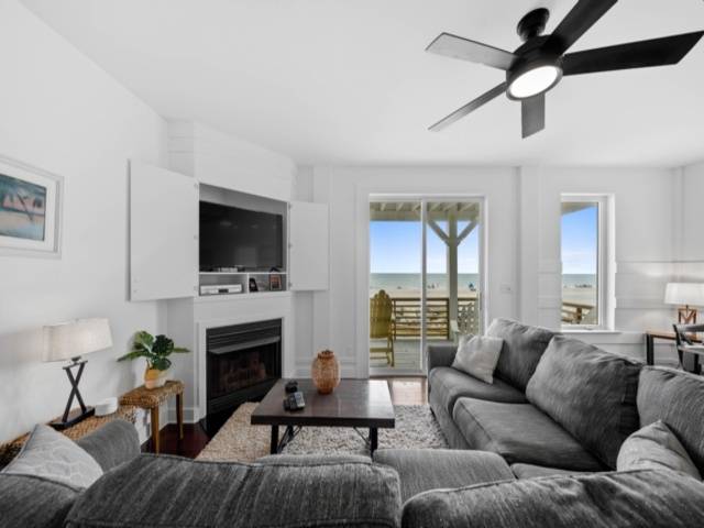 Vacation home with patio — photo 2