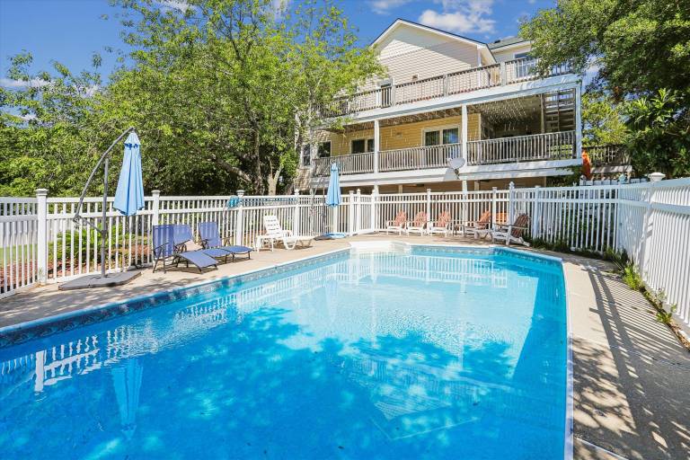 HotTub, Pool Table, Elevator! Large fenced yard, pets — photo 2