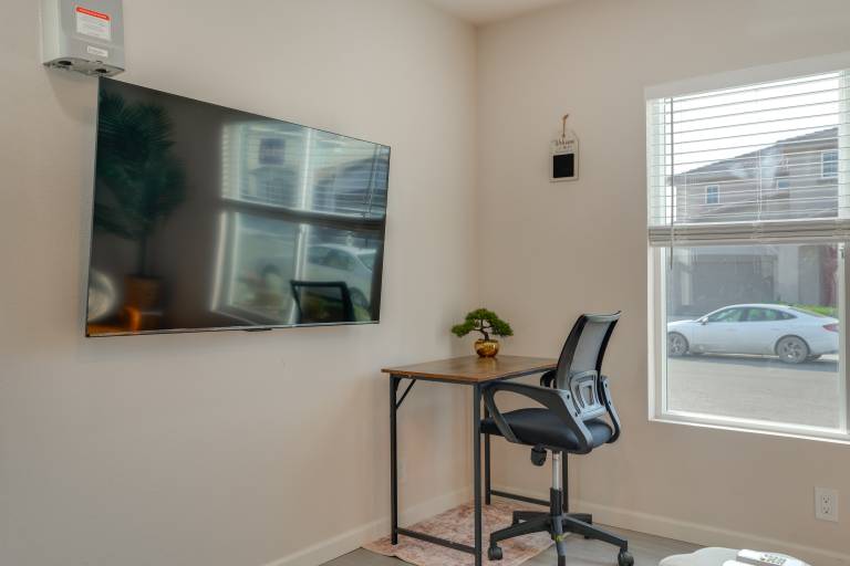 Great for Digital Nomads! Convenient Manteca Apt — photo 5