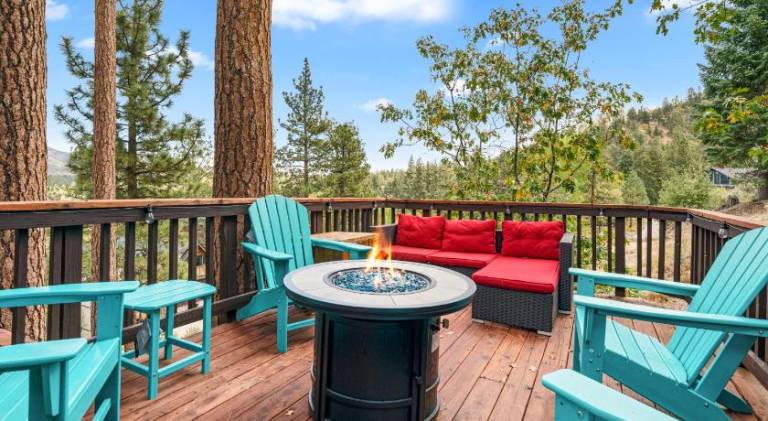 BB Lake View Lodge - Gorgeous Lakeviews, Hot Tub, Jetted Tub, and Firepit! — photo 3