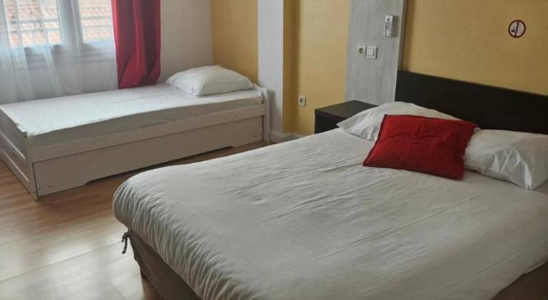 Hotel Victoria proche Stade de Rugby et Centre Ville in Perpignan