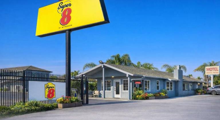 Super 8 by Wyndham Bakersfield CA Near Airport — photo 2