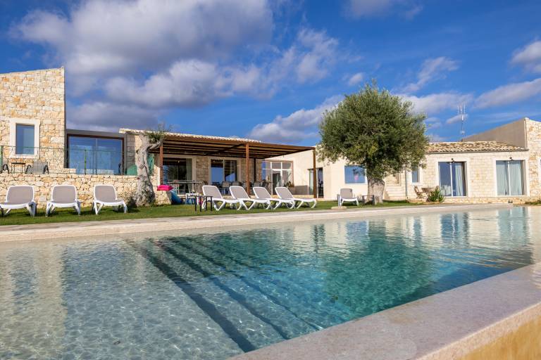 Villa 'Casale Degli Ulivi Con Piscina' with Mountain View, Wi-Fi and Air Conditioning — photo 4