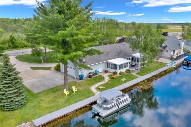 House Houghton Lake