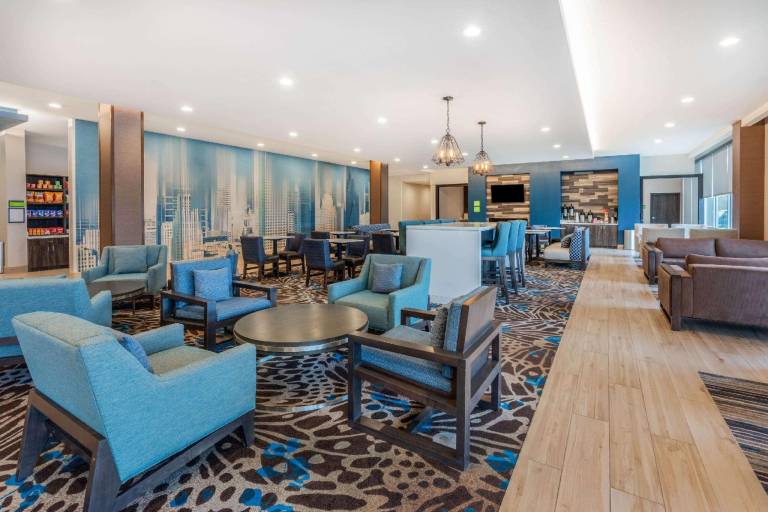 La Quinta Inn and Suites by Wyndham Houston Spring South — photo 2