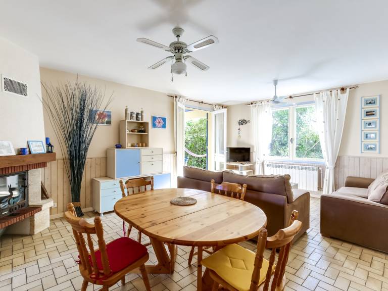 Cozy Villa Steps from Beach in Biscarrosse - WiFi, Terrace, Garden, Sleeps 6 — photo 5