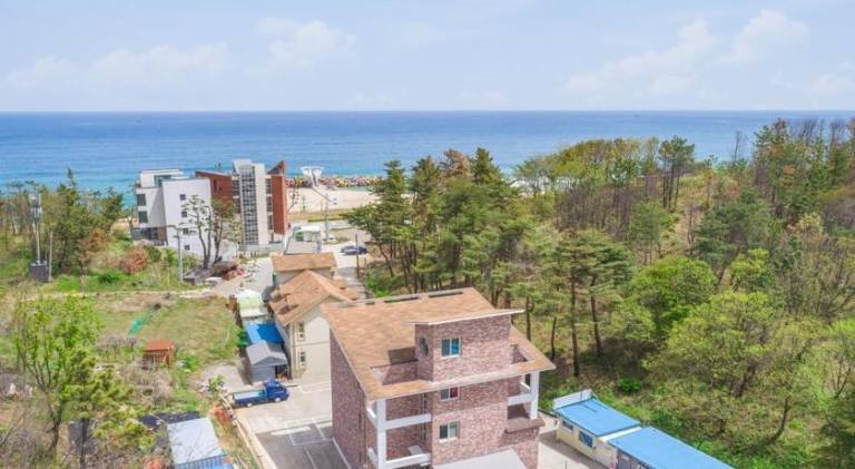 Gangneung Marine Park Pension — photo 2