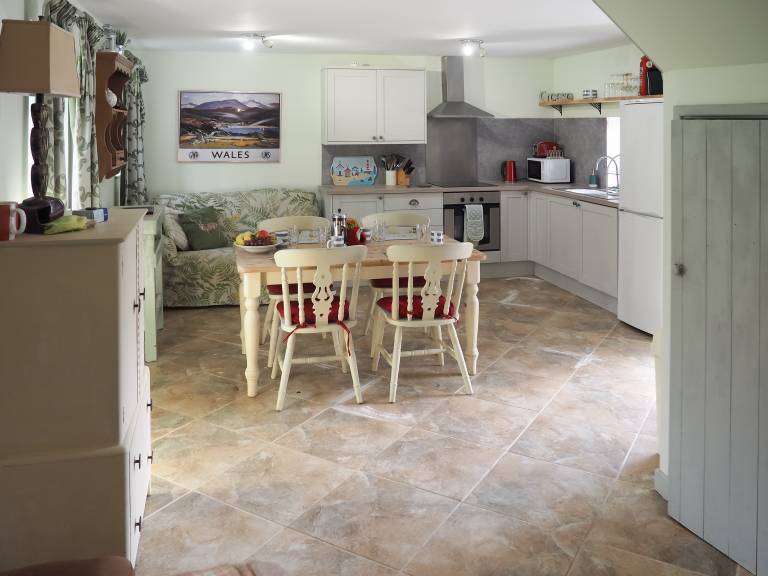 Family-oriented beautiful cottage with garden | River view | Pets allowed — photo 3