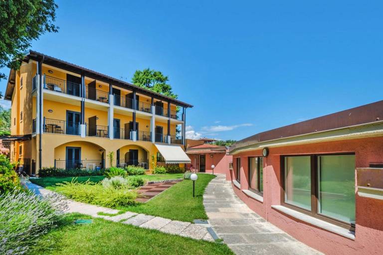 Rental apartment with yard, barbecue & pool | Sea view — photo 2