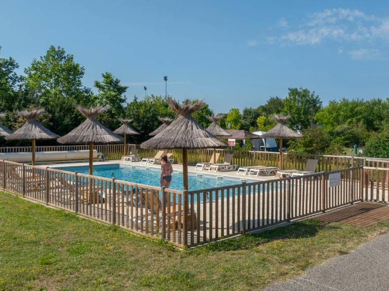 Mobile home with heated pool & patio | Dogs allowed — photo 2