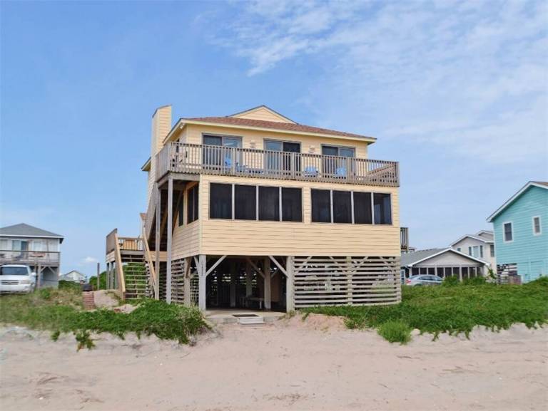 This charming beach house is the perfect year-round retreat. — photo 2