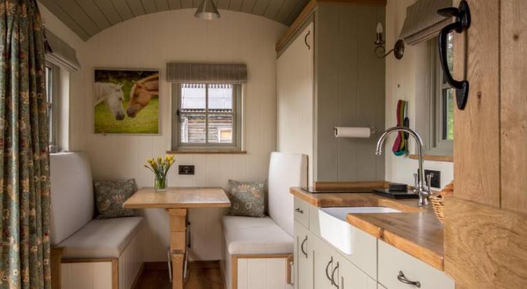 Luxury Shepherds Hut — photo 2