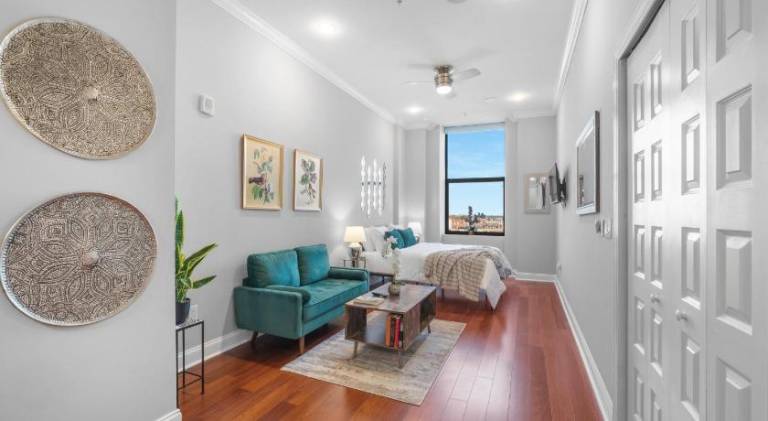 Rental apartment with pool in Philadelphia, PA