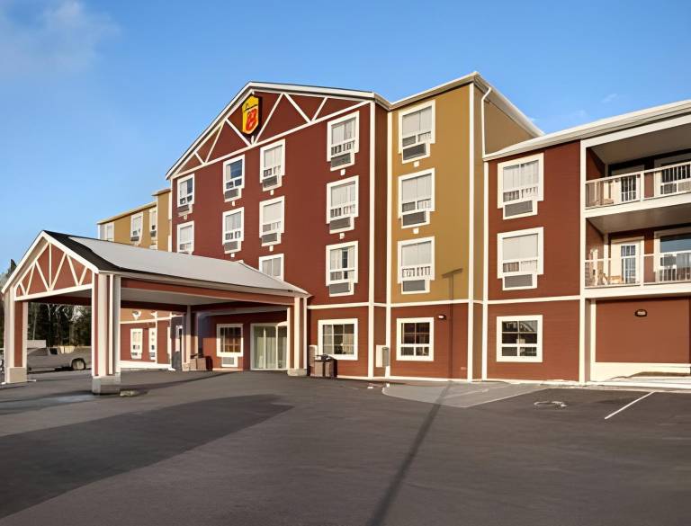 Super 8 By Wyndham Red Lake On in Red Lake, ON