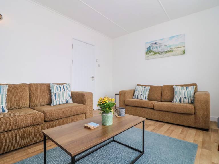 Family-friendly cottage with terrace & yard | Beach view | Beach nearby | Pets allowed — photo 3